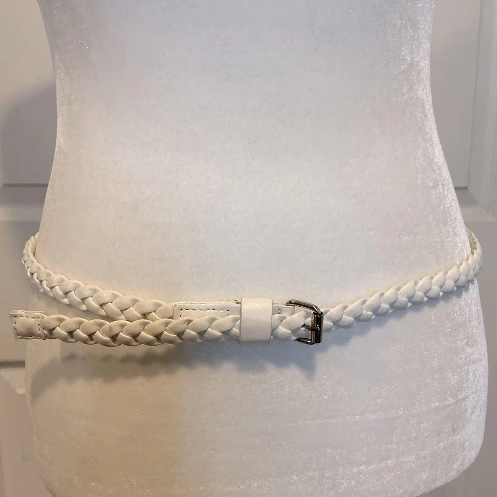 🐸 White Faux Leather Braided Belt